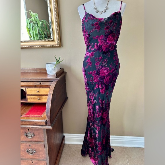 Revolve Likely Midori Gown Velvet Burnout Cowl Neck Floral Fuchsia Black 8 NWT - Picture 3 of 11